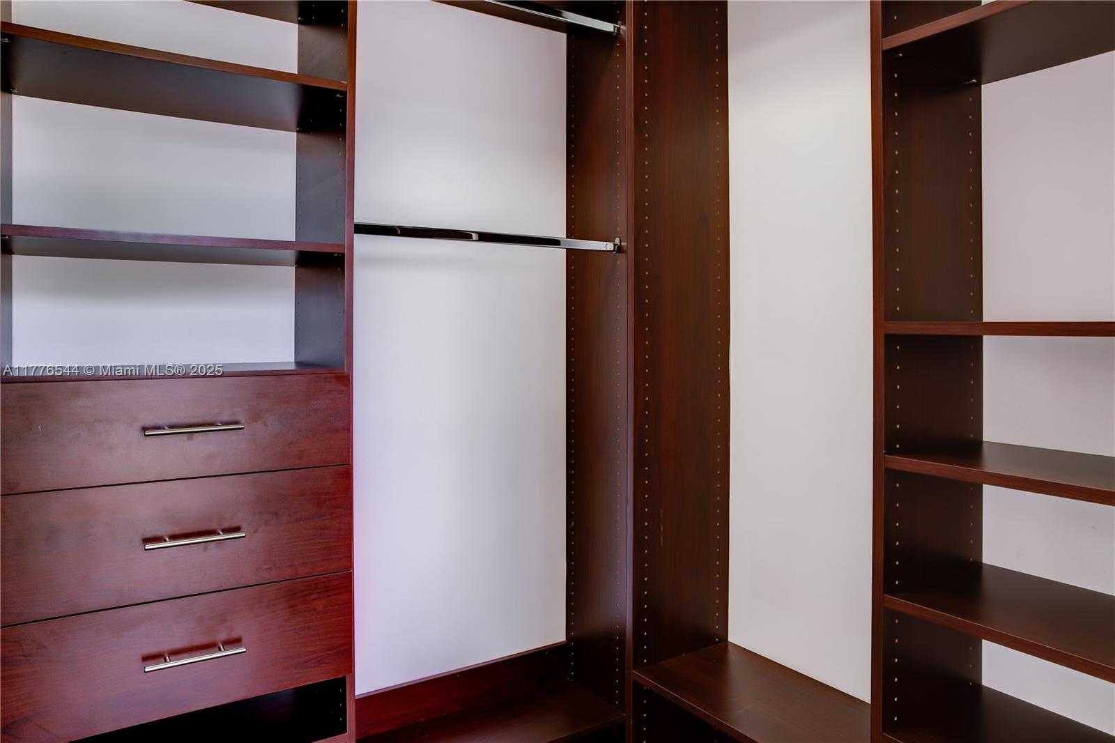 Small Image of 2515 SWANSON AVE #2515, Miami Number 40