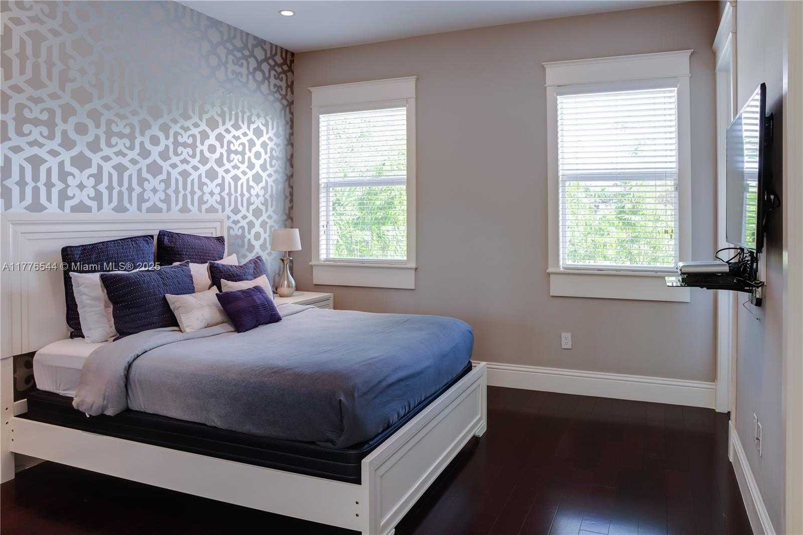 Small Image of 2515 SWANSON AVE #2515, Miami Number 41