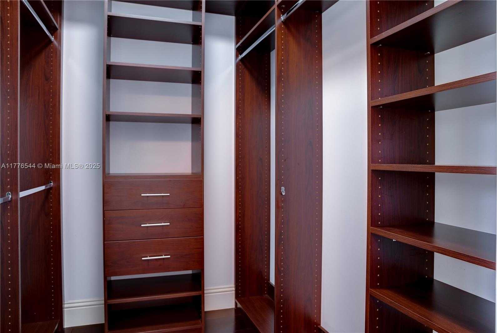Small Image of 2515 SWANSON AVE #2515, Miami Number 42