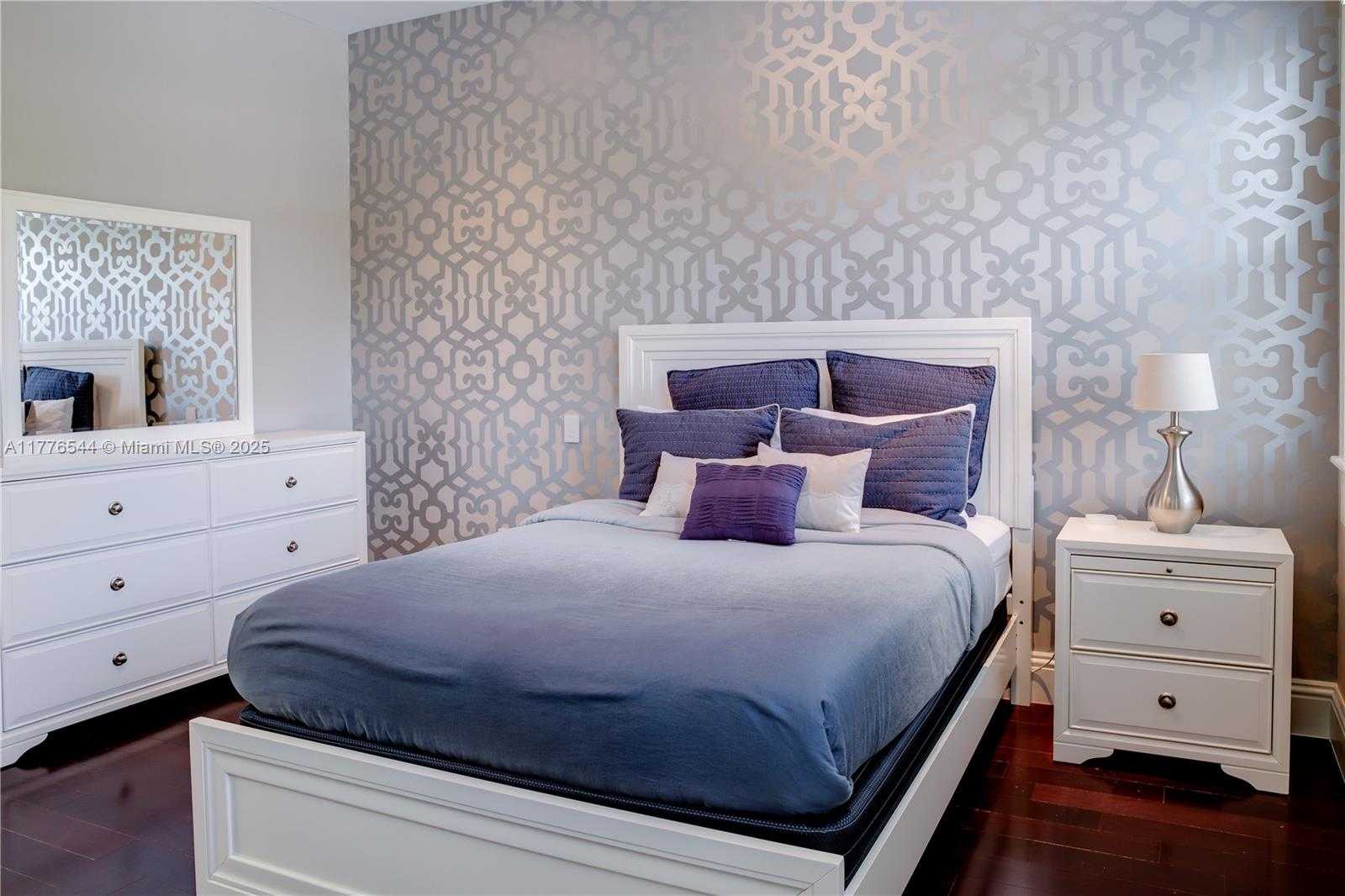 Small Image of 2515 SWANSON AVE #2515, Miami Number 44