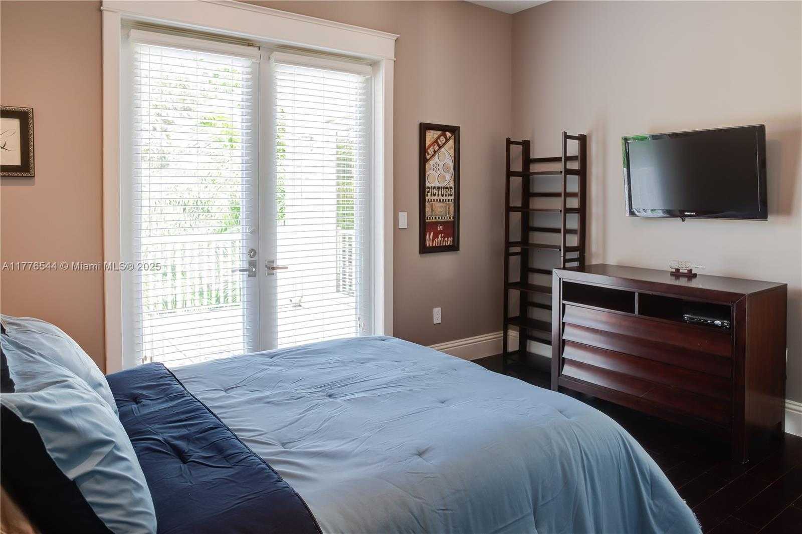 Small Image of 2515 SWANSON AVE #2515, Miami Number 46