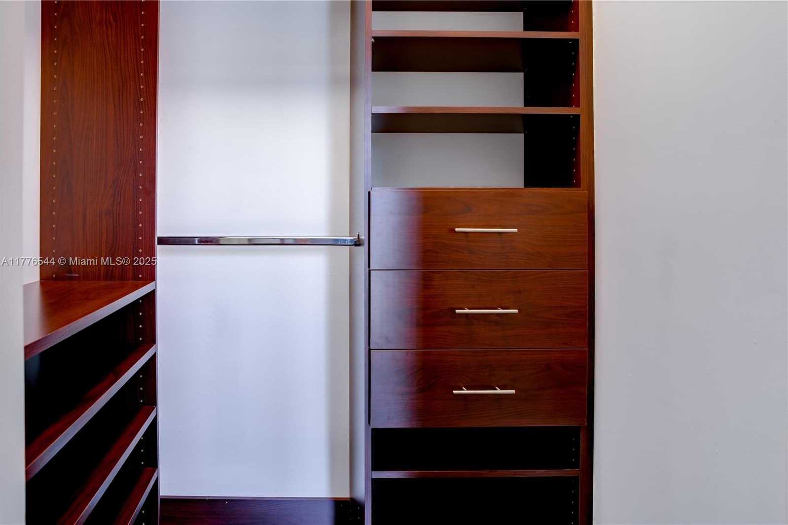 Small Image of 2515 SWANSON AVE #2515, Miami Number 48