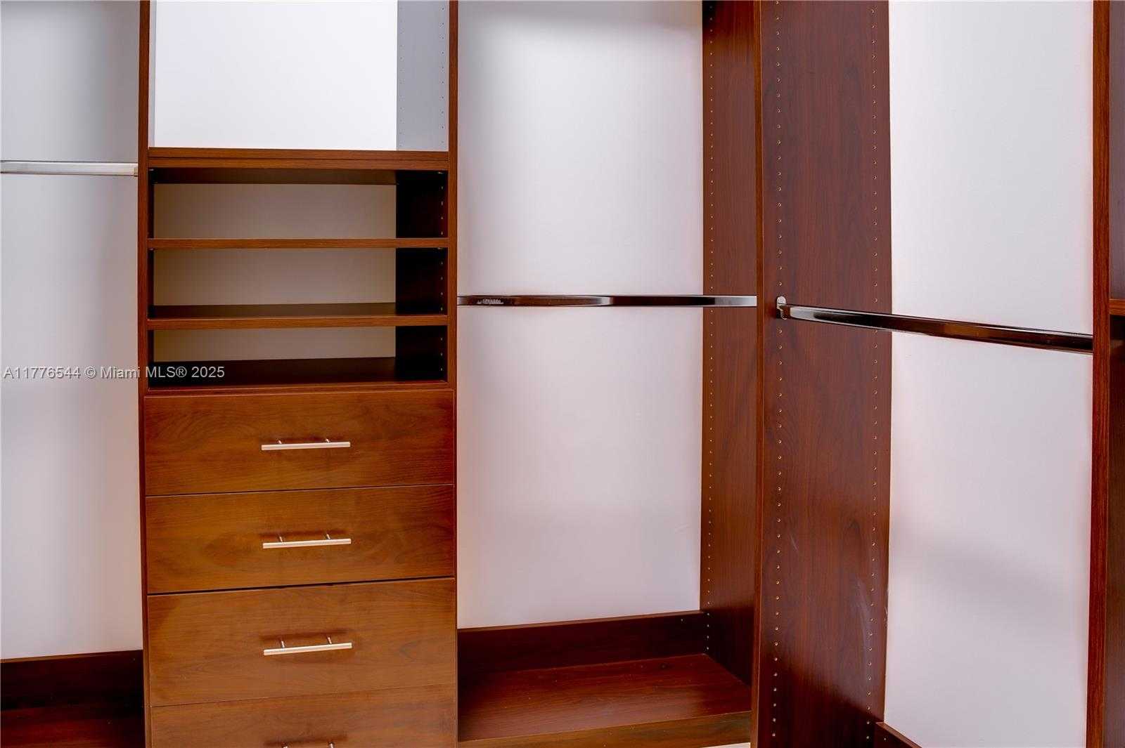 Small Image of 2515 SWANSON AVE #2515, Miami Number 53