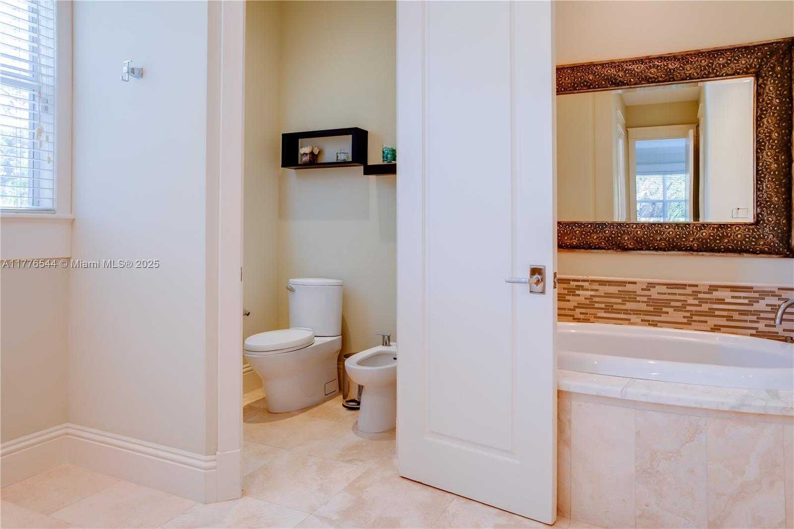 Small Image of 2515 SWANSON AVE #2515, Miami Number 56