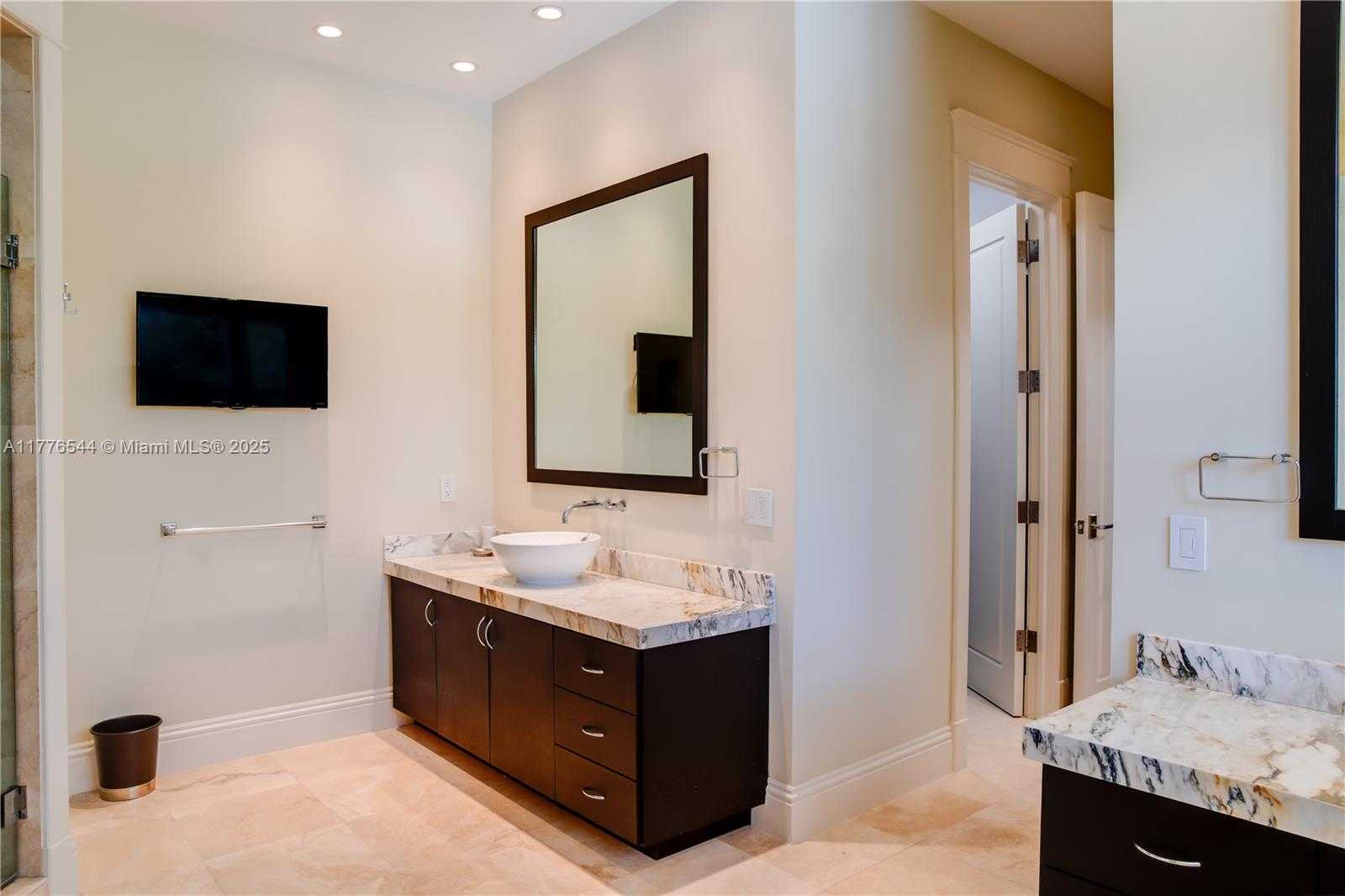 Small Image of 2515 SWANSON AVE #2515, Miami Number 57