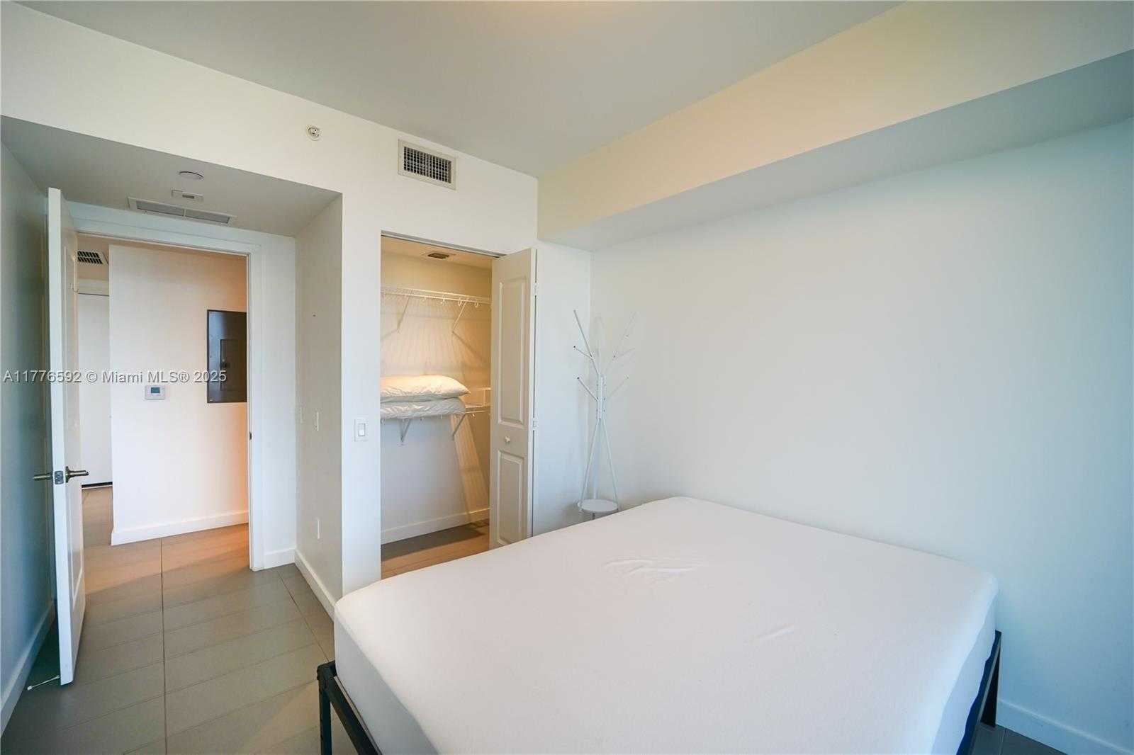 Small Image of 1600 #3308, Miami Number 11