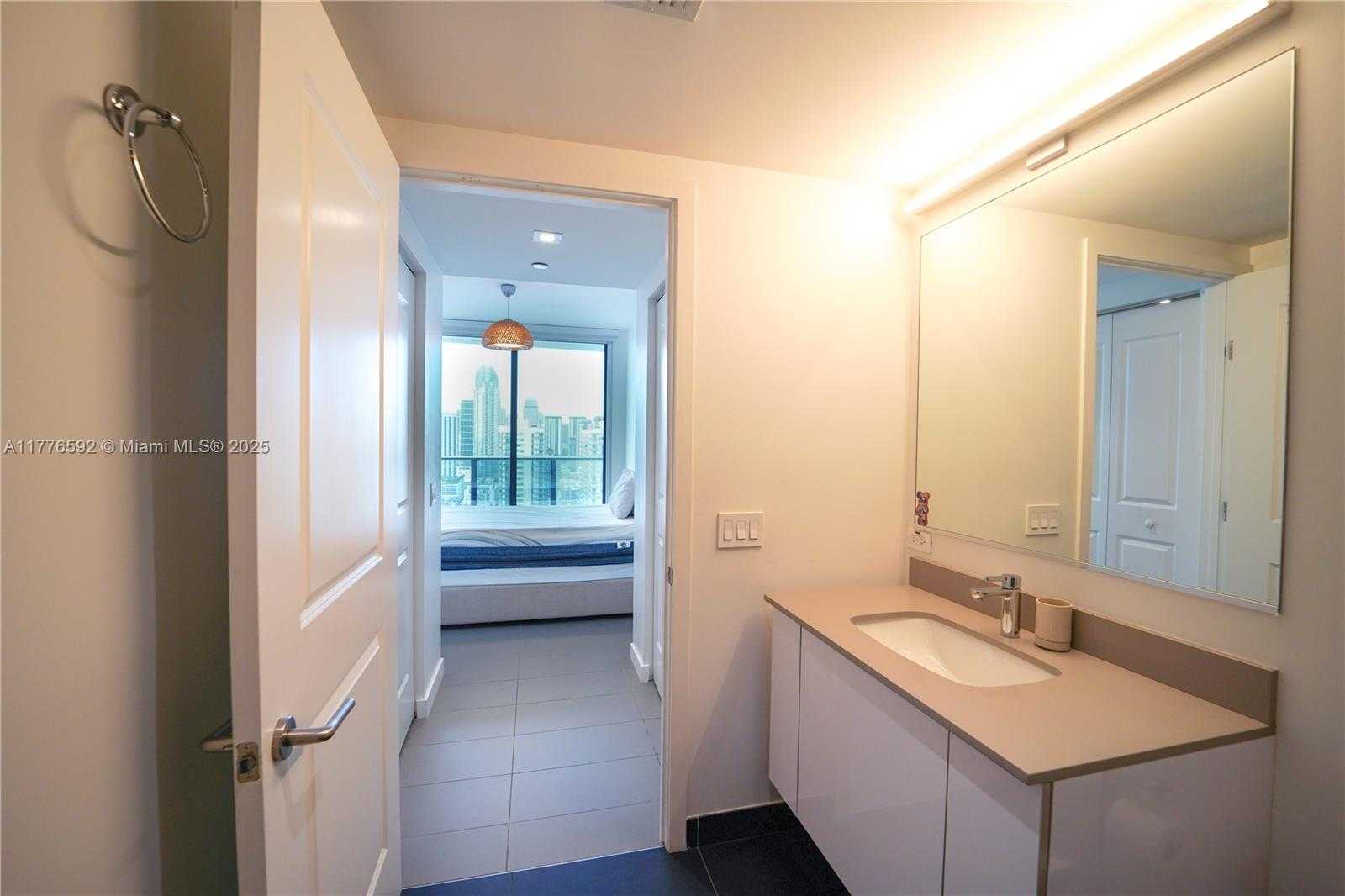 Small Image of 1600 #3308, Miami Number 13
