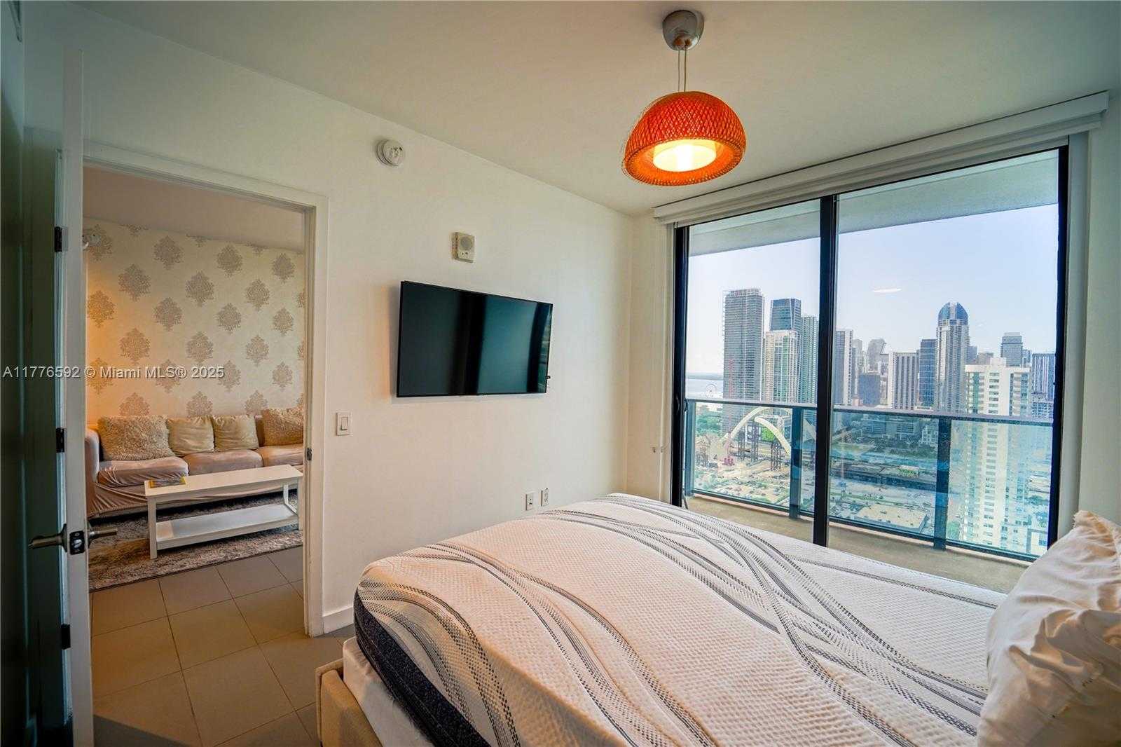 Small Image of 1600 #3308, Miami Number 9