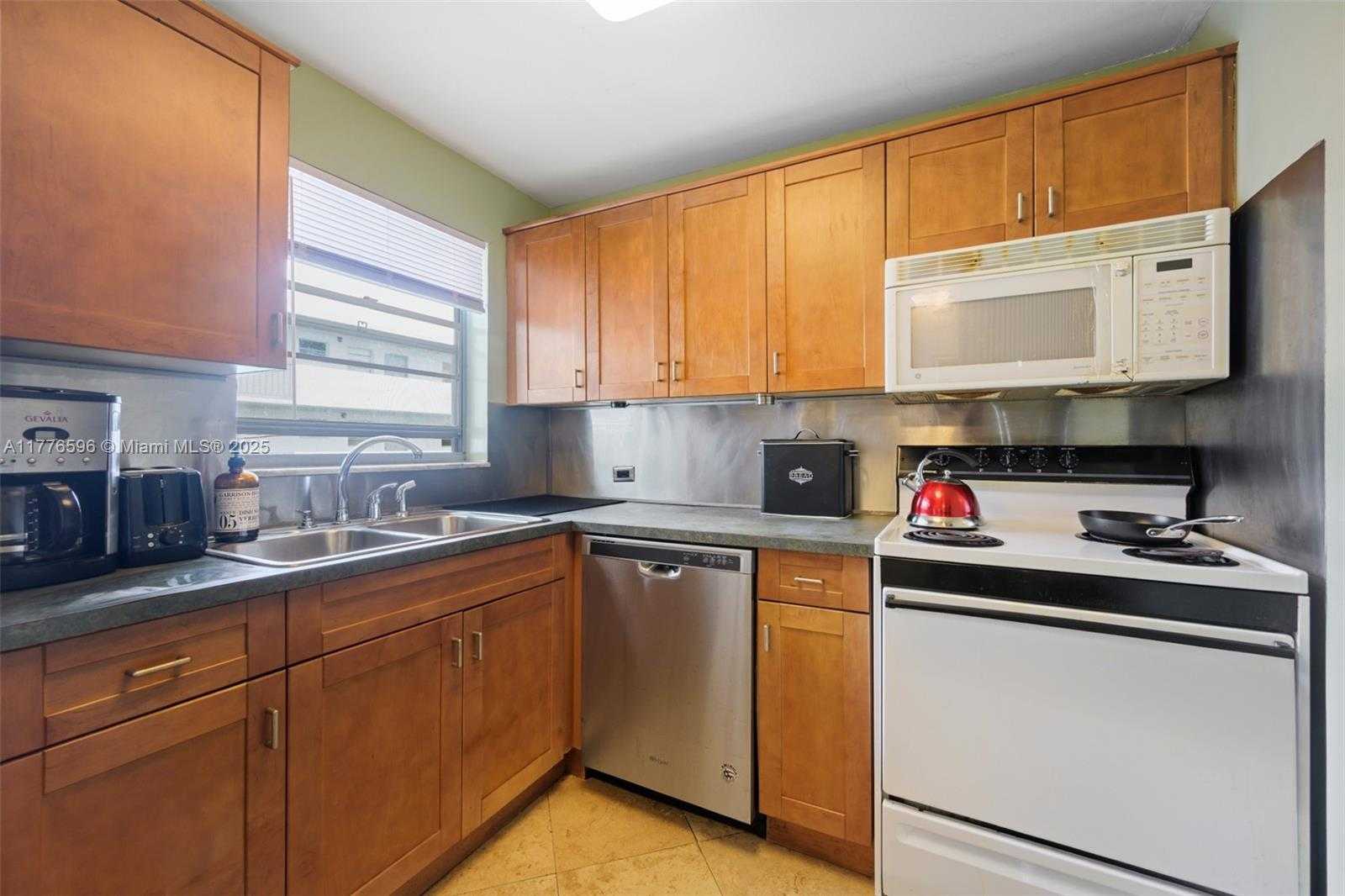 Small Image of 1610 LENOX AVE #402, Miami Beach Number 9