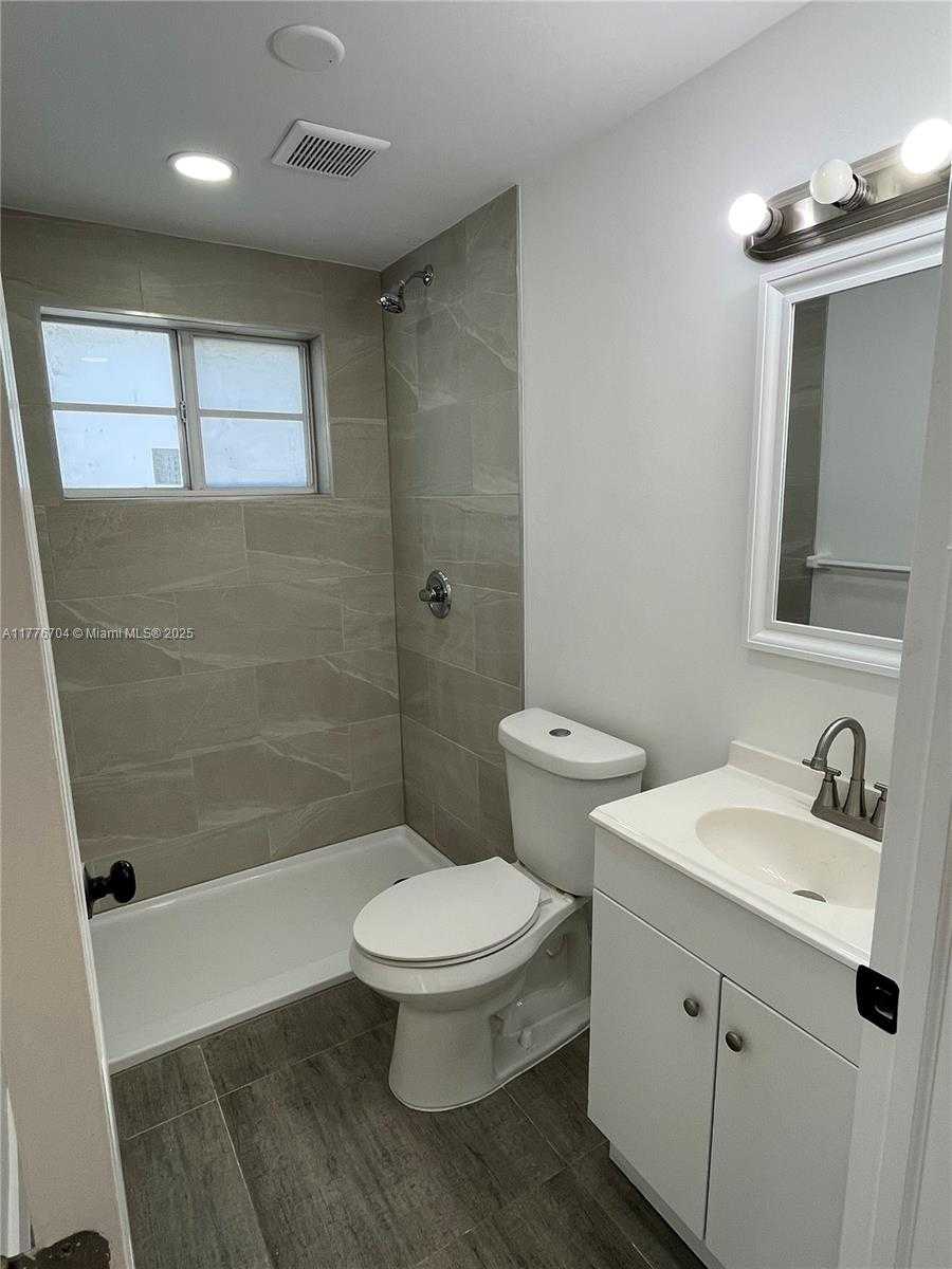Small Image of 7116 BAY DR #6, Miami Beach Number 4