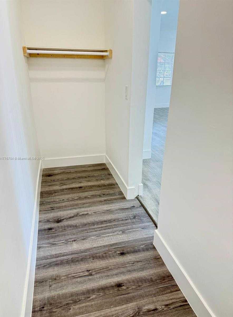 Small Image of 7116 BAY DR #6, Miami Beach Number 8