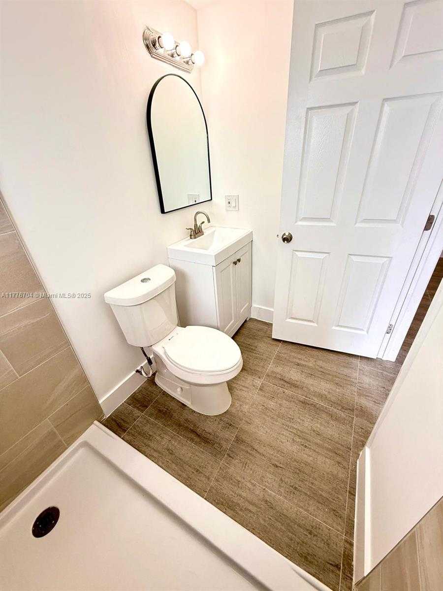 Small Image of 7116 BAY DR #6, Miami Beach Number 9