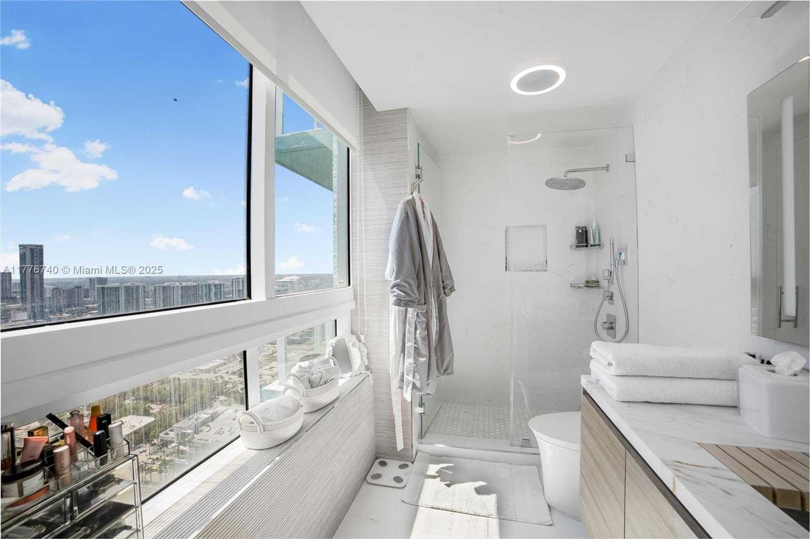 Small Image of 1900 NORTH BAYSHORE DR #4411, Miami Number 14