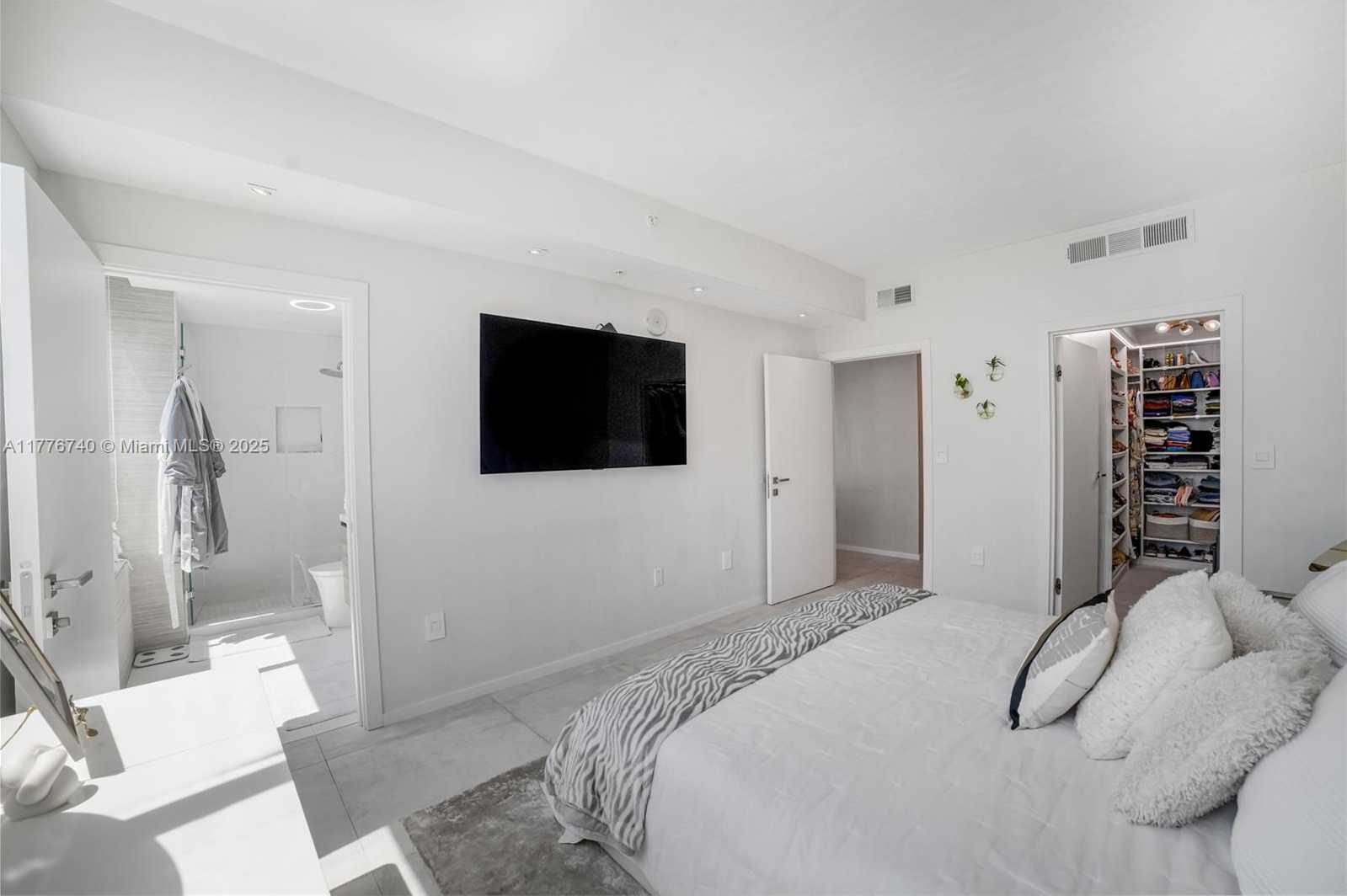 Small Image of 1900 NORTH BAYSHORE DR #4411, Miami Number 16