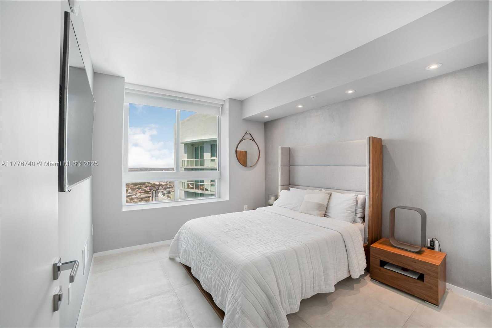 Small Image of 1900 NORTH BAYSHORE DR #4411, Miami Number 19