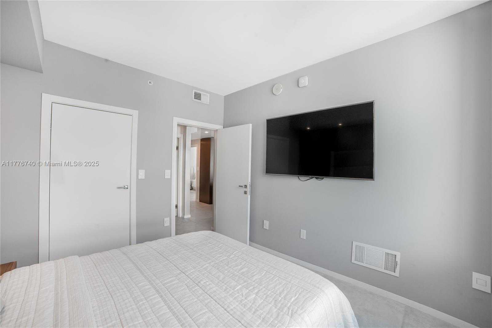 Small Image of 1900 NORTH BAYSHORE DR #4411, Miami Number 20