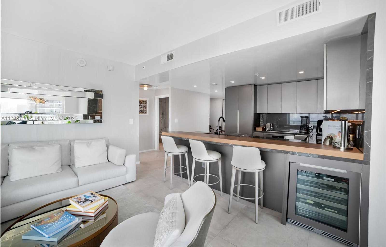 Small Image of 1900 NORTH BAYSHORE DR #4411, Miami Number 4