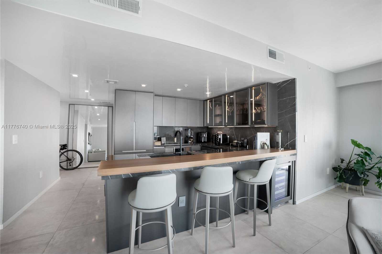Small Image of 1900 NORTH BAYSHORE DR #4411, Miami Number 5