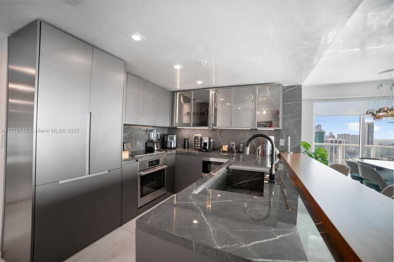 Small Image of 1900 NORTH BAYSHORE DR #4411, Miami Number 6