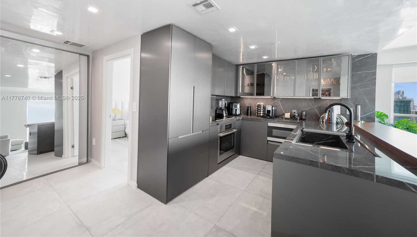 Small Image of 1900 NORTH BAYSHORE DR #4411, Miami Number 8