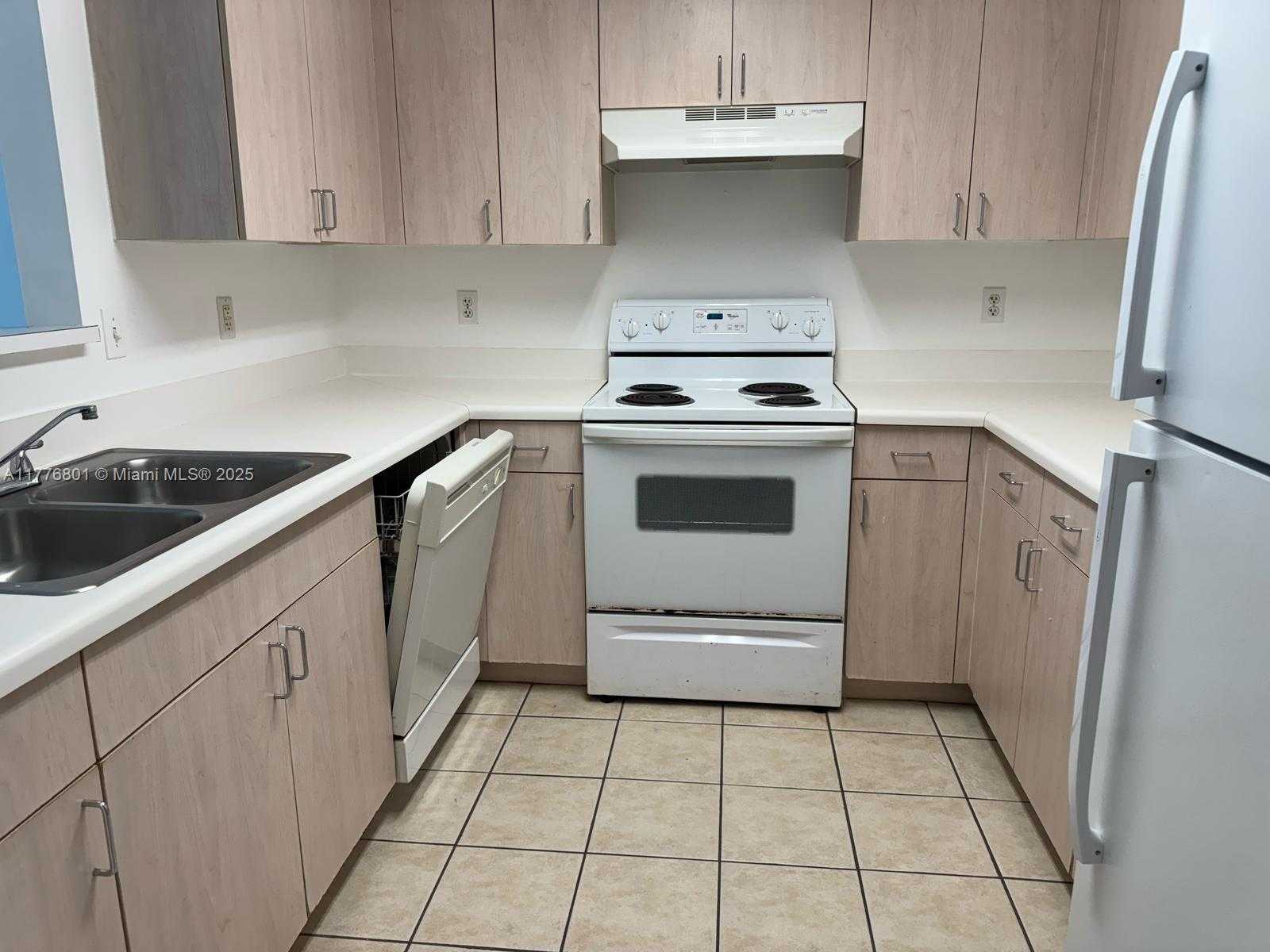 Small Image of 50 MENORES AVE #518, Coral Gables Number 12