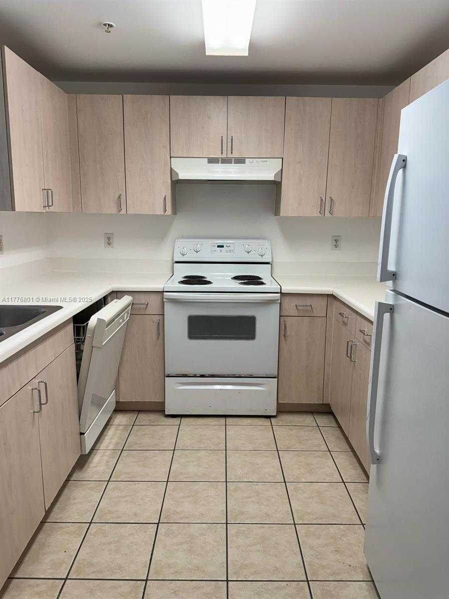 Small Image of 50 MENORES AVE #518, Coral Gables Number 13