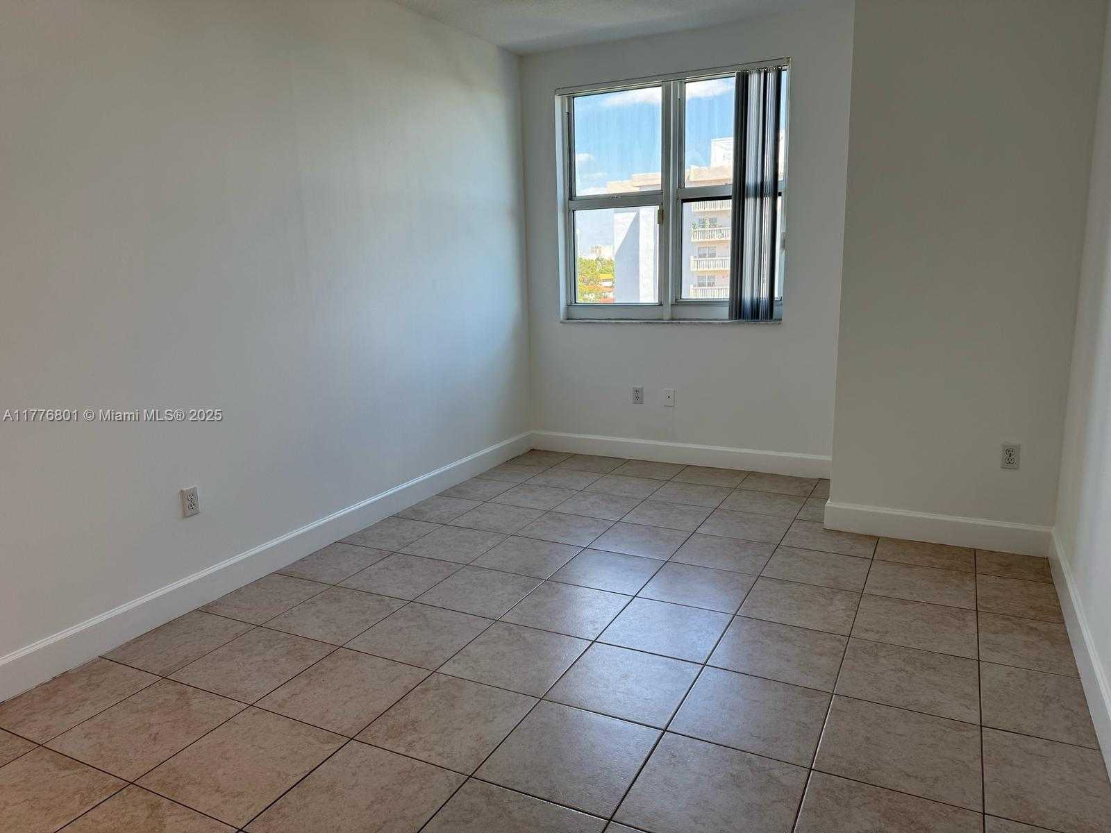 Small Image of 50 MENORES AVE #518, Coral Gables Number 17
