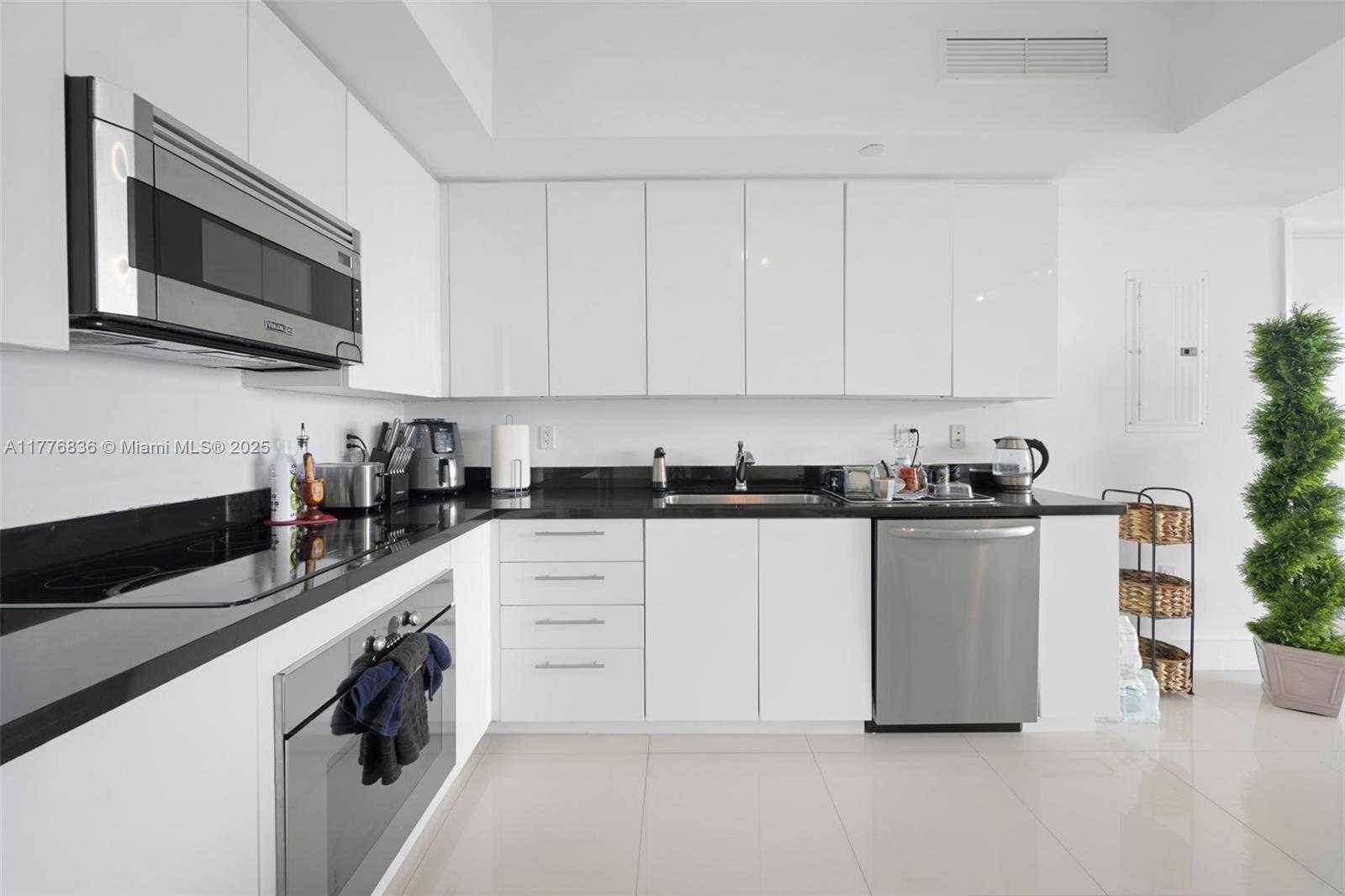 Small Image of 92 SOUTH WEST 3RD ST #4212, Miami Number 4
