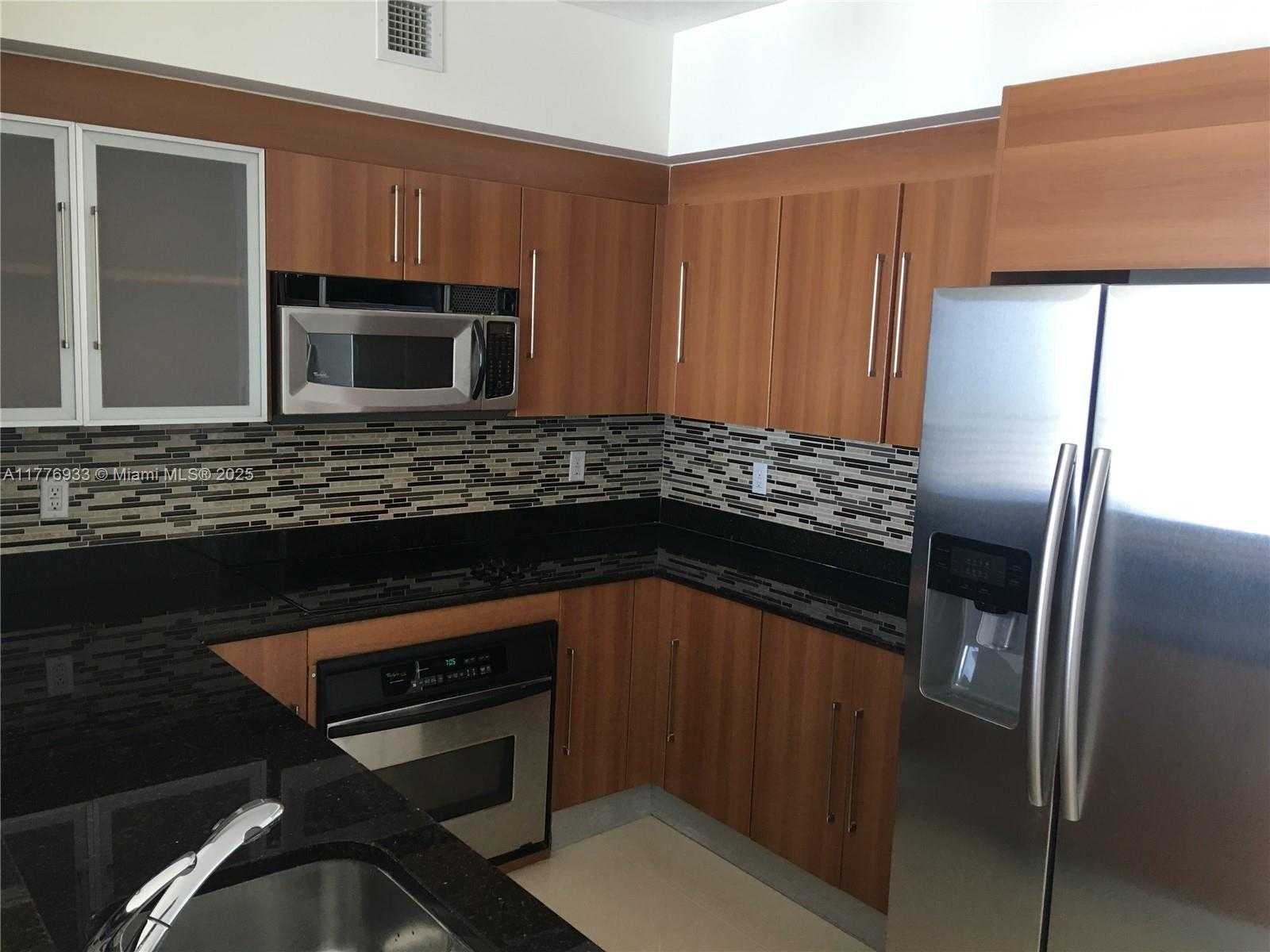Small Image of 325 SOUTH BISCAYNE BLVD #4215, Miami Number 2