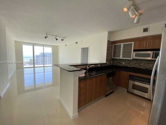 Small Image of 325 SOUTH BISCAYNE BLVD #4215, Miami Number 3