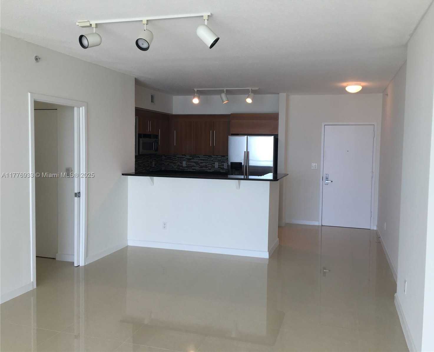 Small Image of 325 SOUTH BISCAYNE BLVD #4215, Miami Number 4