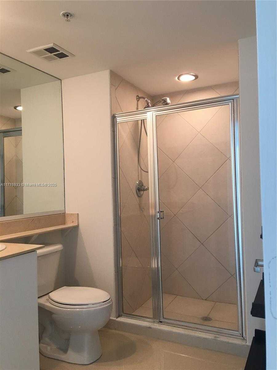 Small Image of 325 SOUTH BISCAYNE BLVD #4215, Miami Number 5