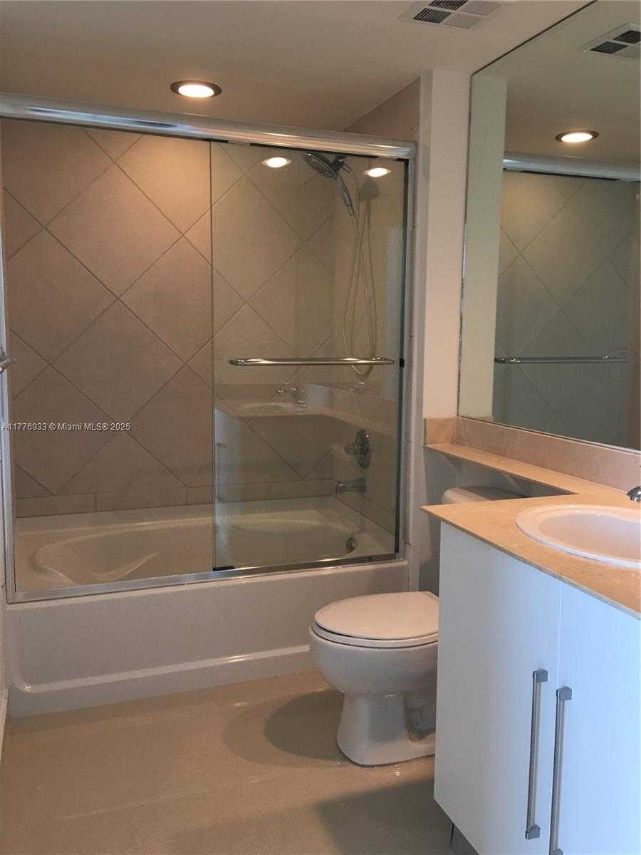 Small Image of 325 SOUTH BISCAYNE BLVD #4215, Miami Number 7