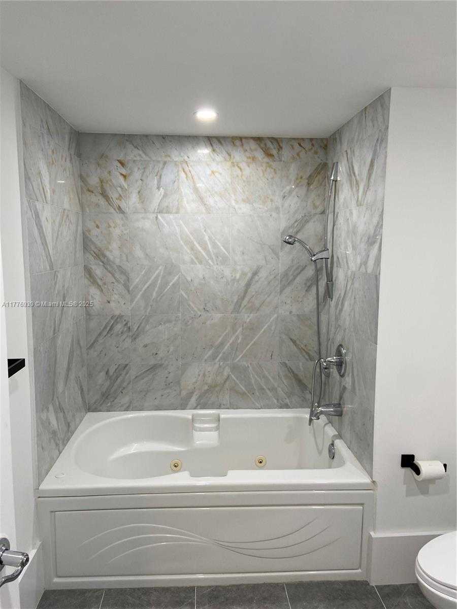 Small Image of 31 SOUTH EAST 5TH ST #2103, Miami Number 17