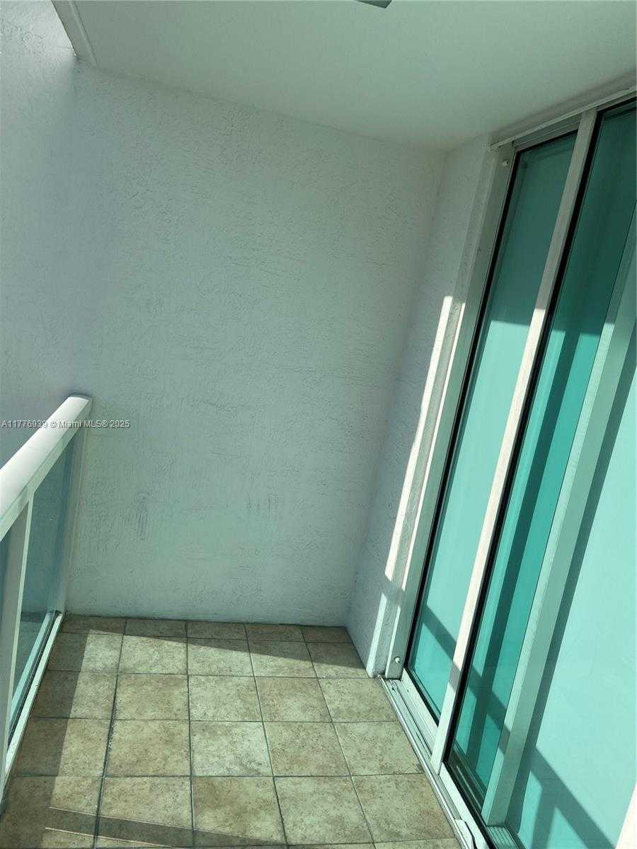 Small Image of 31 SOUTH EAST 5TH ST #2103, Miami Number 6