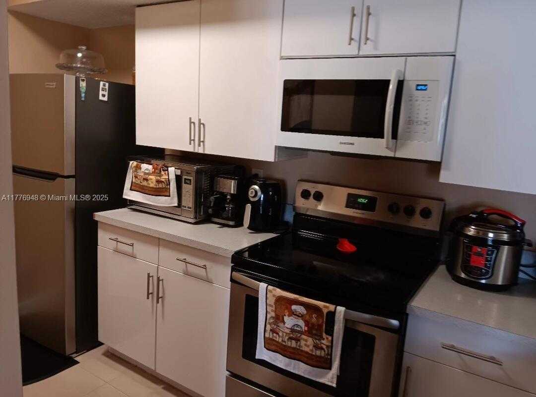 Small Image of 18870 NORTH WEST 57TH AVE #108, Hialeah Number 23