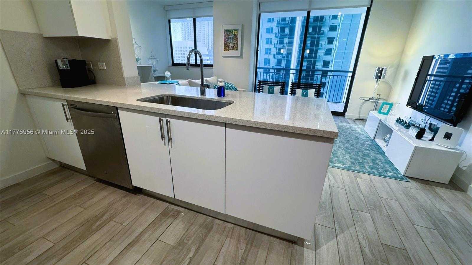 Small Image of 999 #2215, Miami Number 14