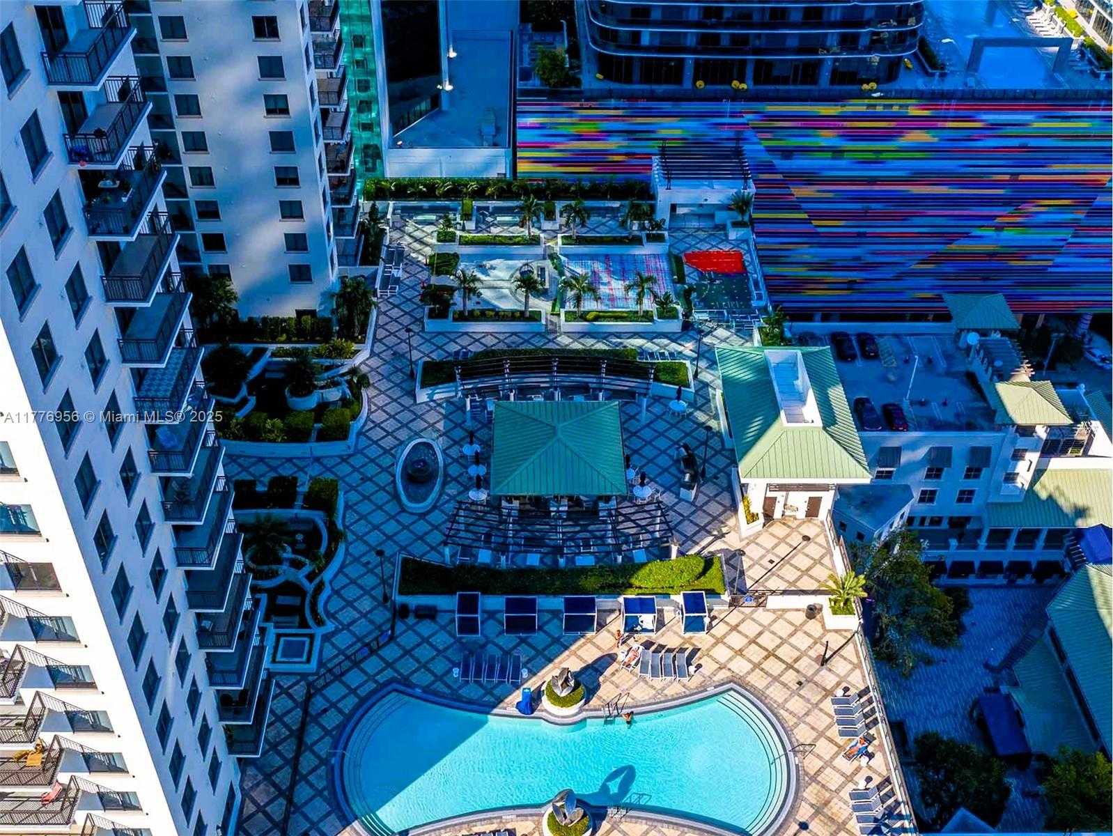 Small Image of 999 #2215, Miami Number 5