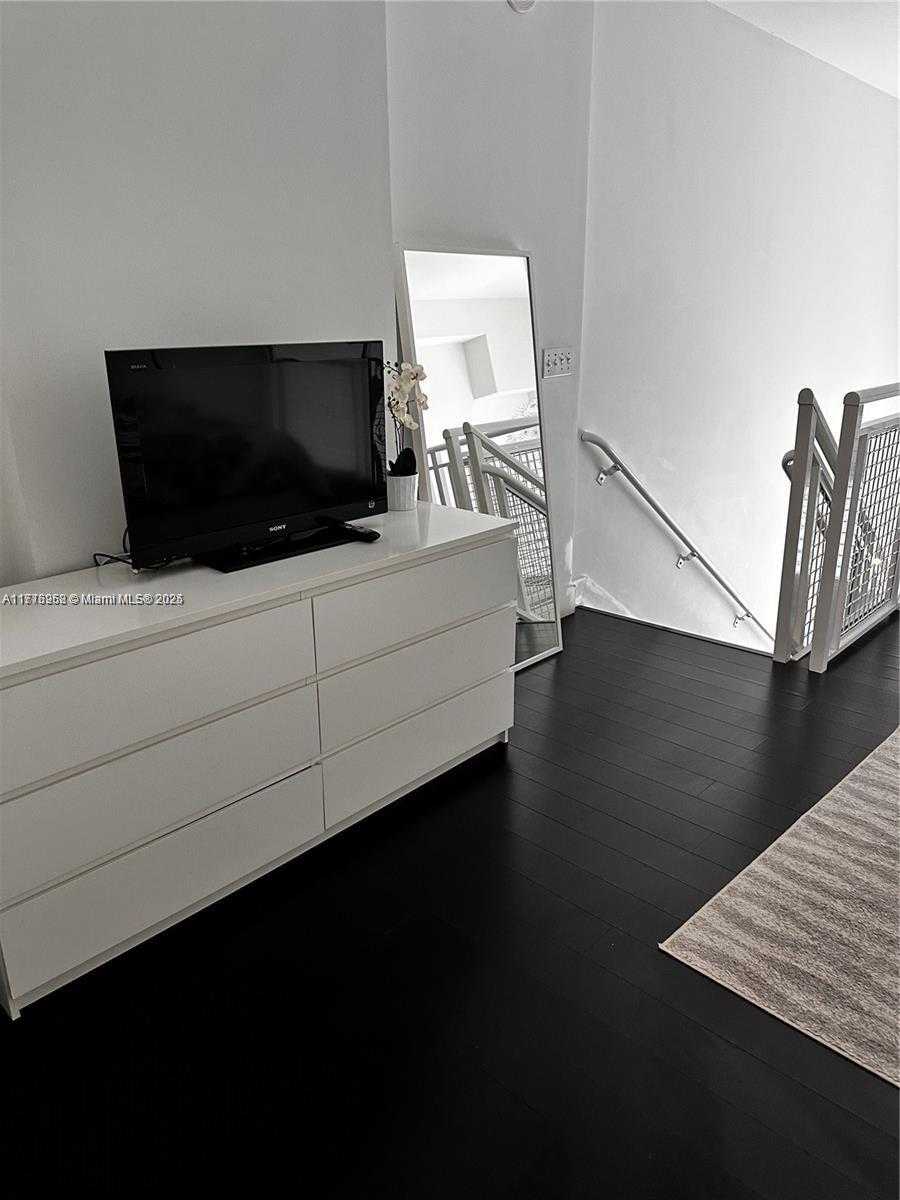 Small Image of 244 BISCAYNE BLVD #442, Miami Number 10