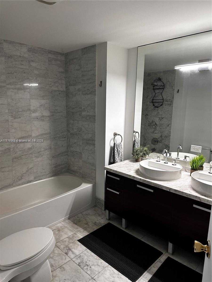Small Image of 244 BISCAYNE BLVD #442, Miami Number 11