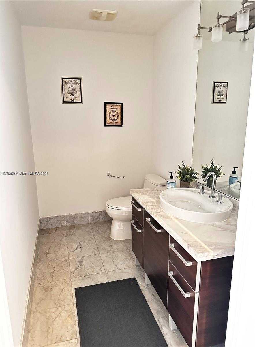 Small Image of 244 BISCAYNE BLVD #442, Miami Number 4