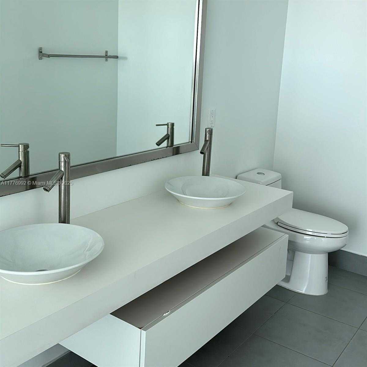 Small Image of 92 SOUTH WEST 3RD ST #2910, Miami Number 5