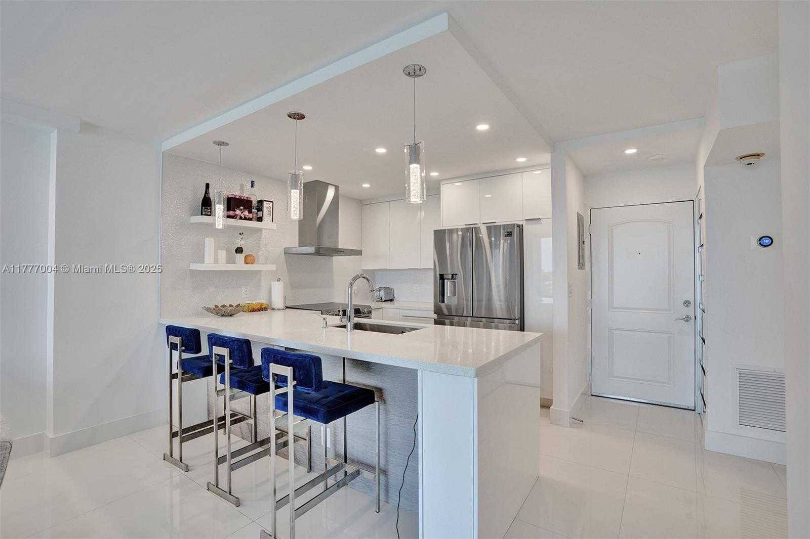 Small Image of 100 BAYVIEW DR #802, Sunny Isles Beach Number 2