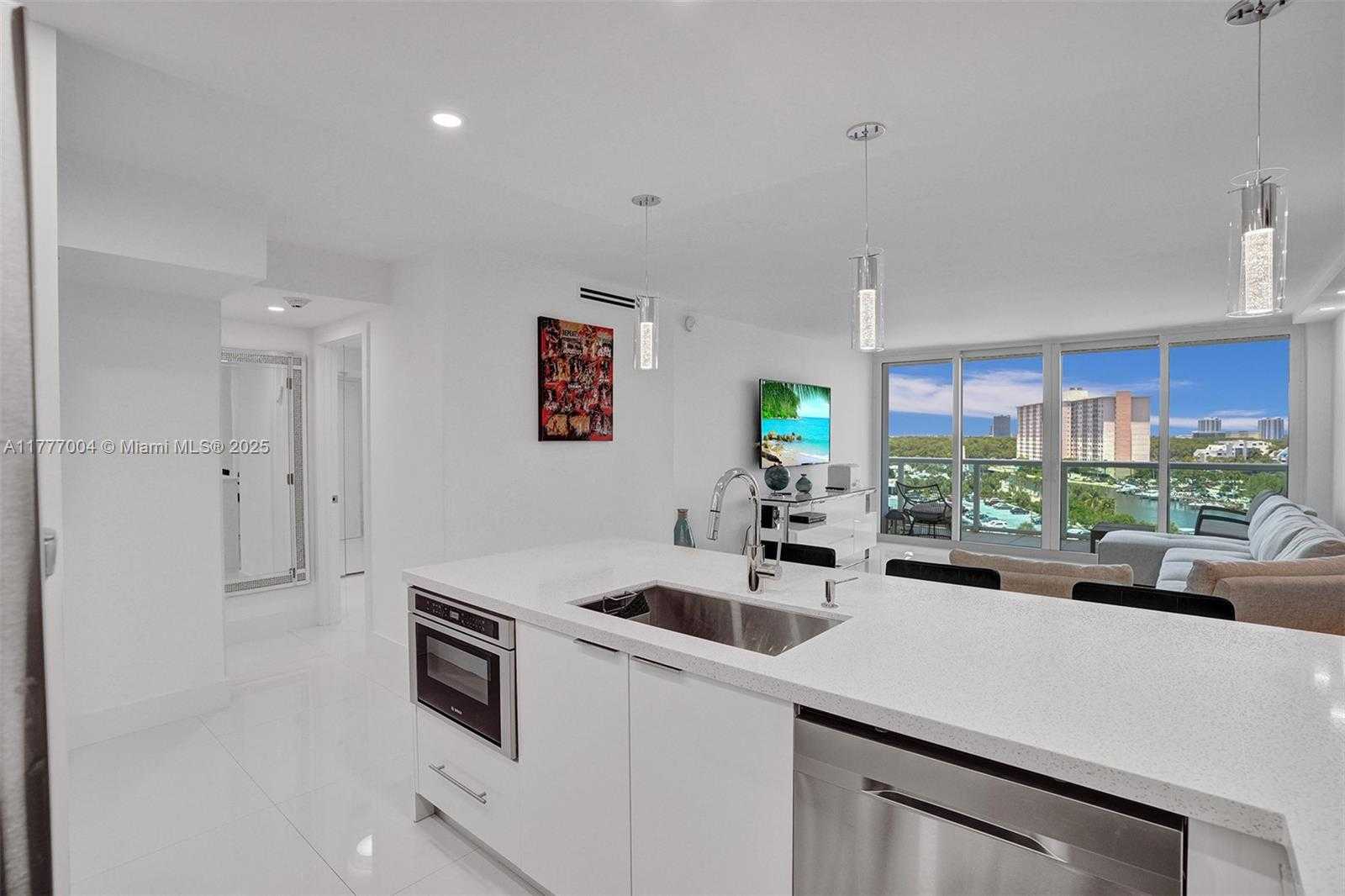 Small Image of 100 BAYVIEW DR #802, Sunny Isles Beach Number 3