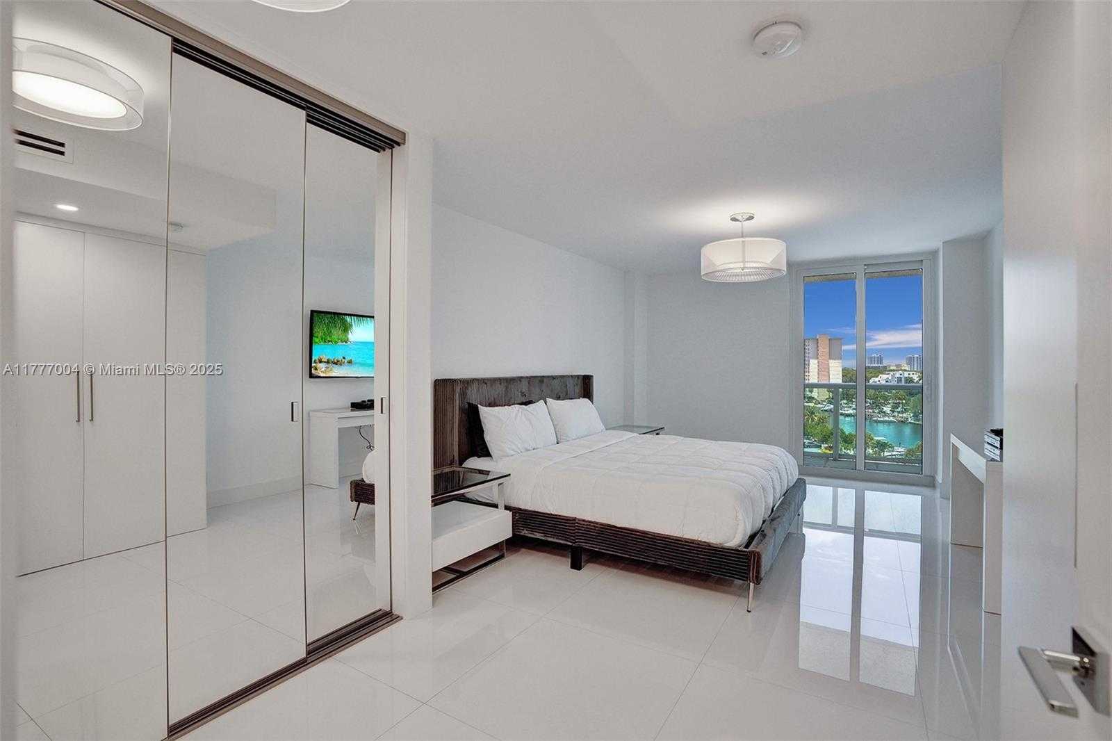 Small Image of 100 BAYVIEW DR #802, Sunny Isles Beach Number 6