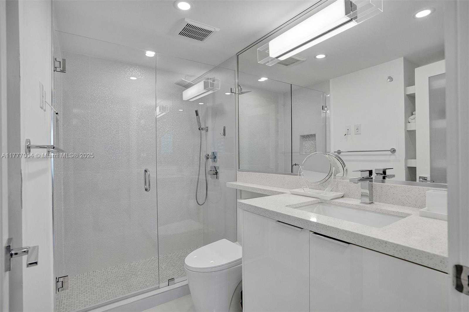 Small Image of 100 BAYVIEW DR #802, Sunny Isles Beach Number 8