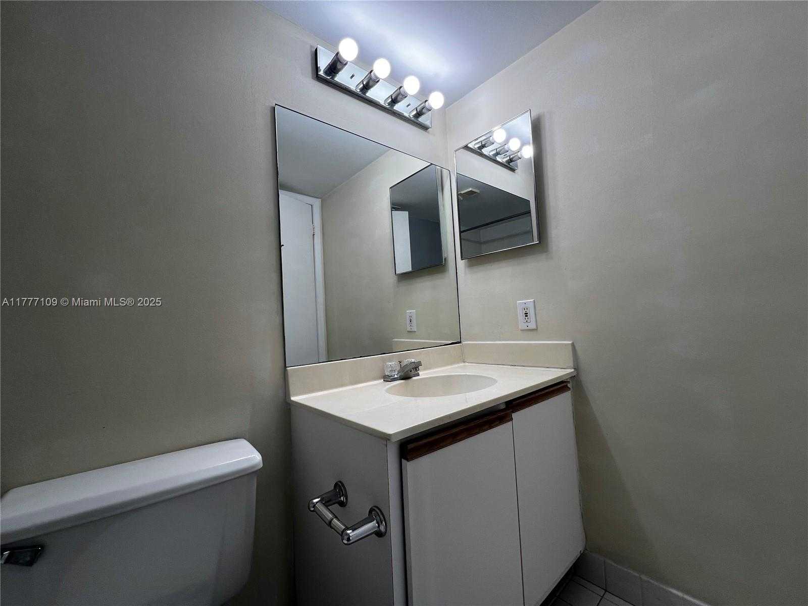 Small Image of 540 BRICKELL KEY DR #1226, Miami Number 24