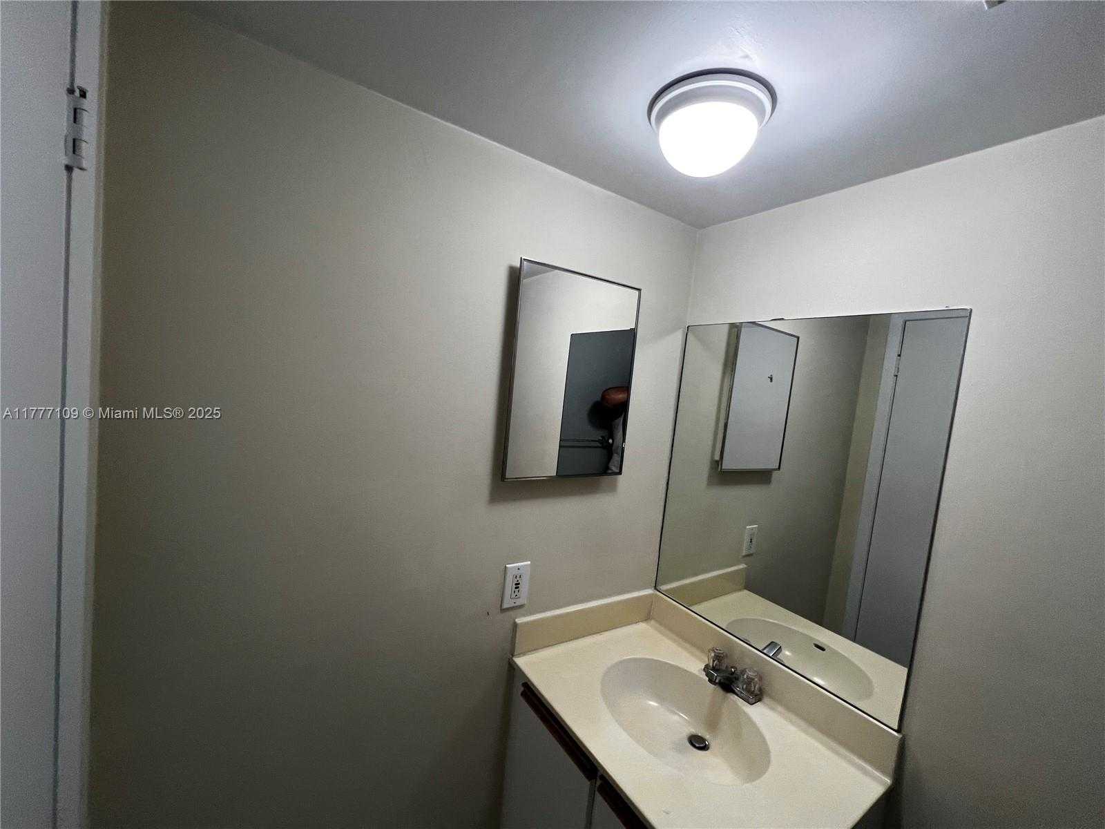 Small Image of 540 BRICKELL KEY DR #1226, Miami Number 26