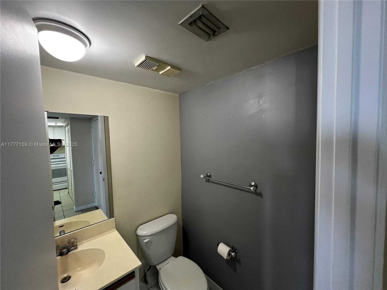 Small Image of 540 BRICKELL KEY DR #1226, Miami Number 27