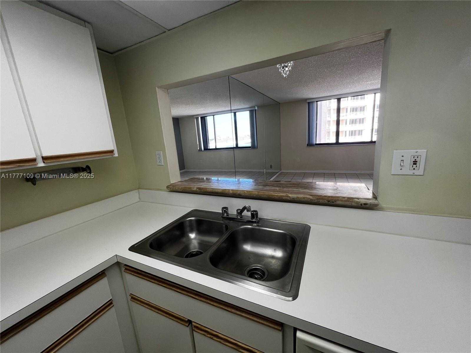 Small Image of 540 BRICKELL KEY DR #1226, Miami Number 32